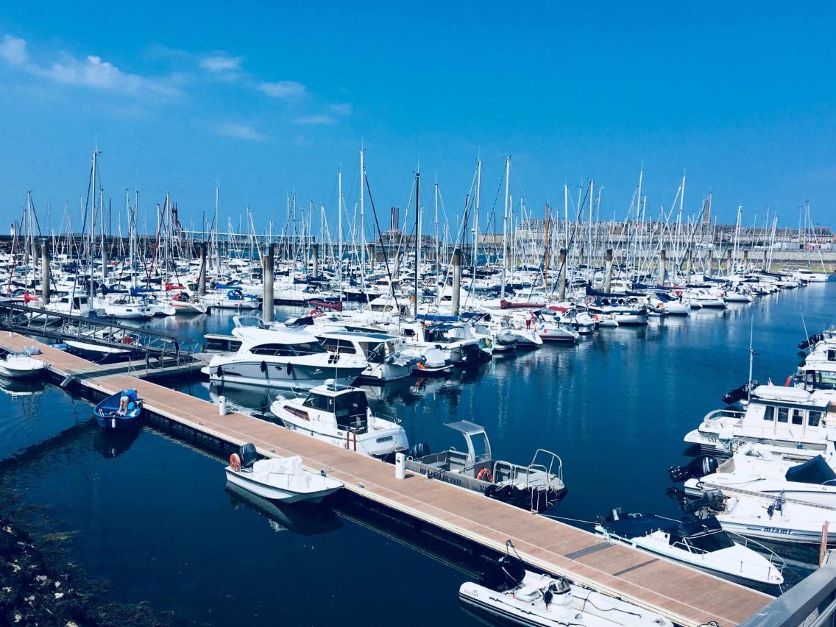 La Petite Amelia